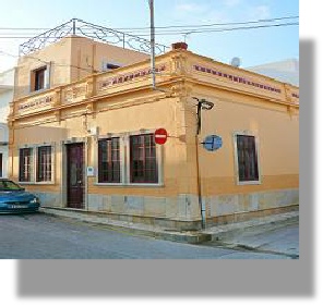 Fuseta has many one way streets